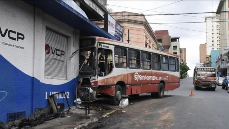Conductor de la Línea 27 muere luego de accidente