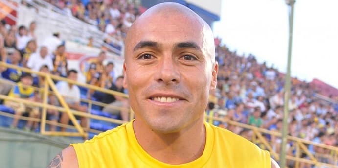 Un colombiano es nuevo técnico de la Albirroja