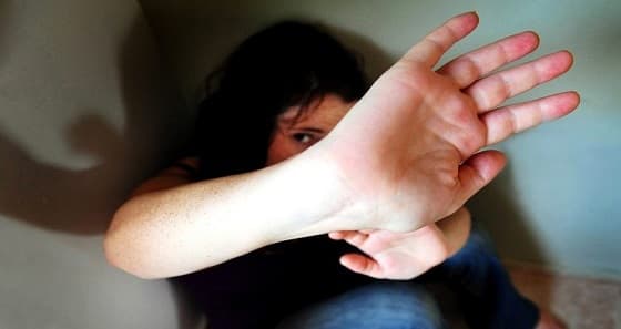 Sometía sexualmente a su hija como si fuese su pareja