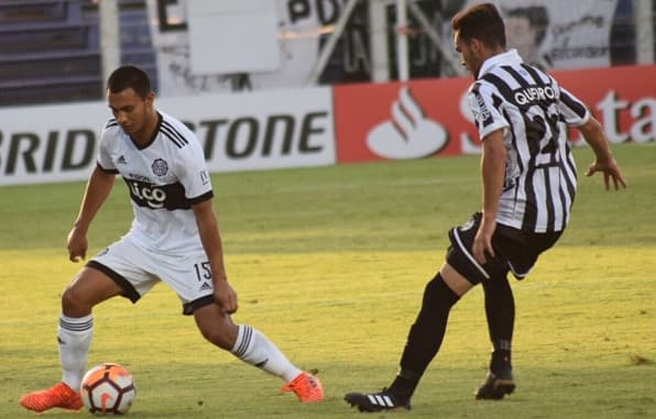 Olimpia obtiene valioso empate
