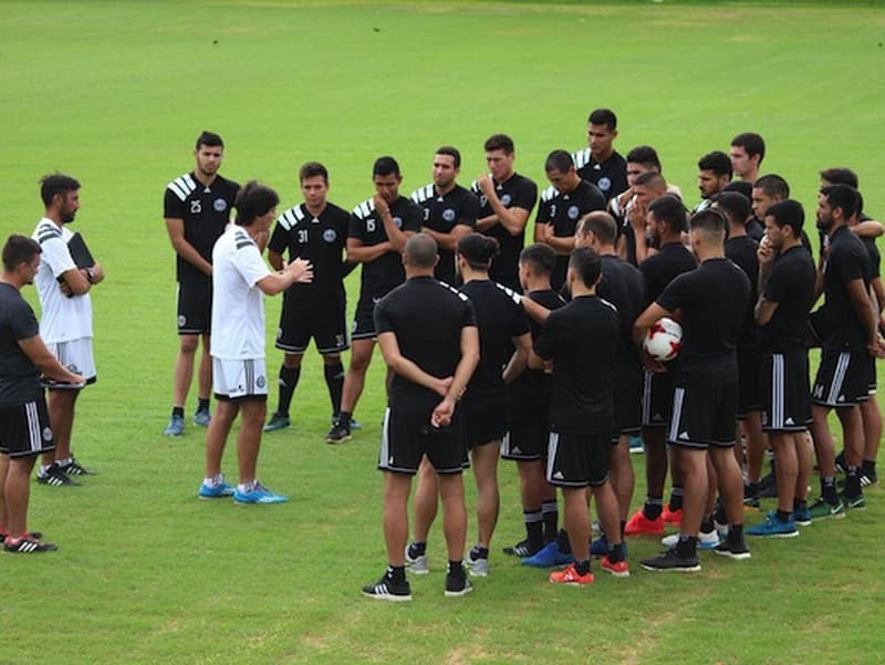 Dos centrales acuerdan con Olimpia