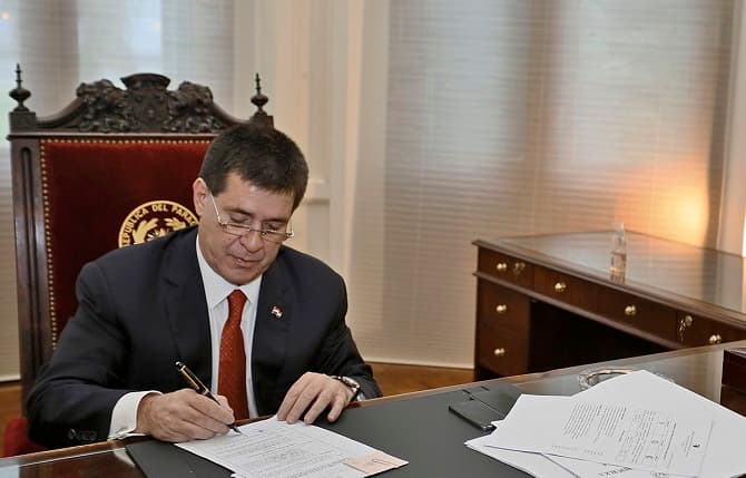 Cartes emite decreto que reglamenta el Presupuesto 2018