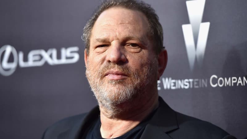 Golpean a productor acusado de acoso en un restaurante