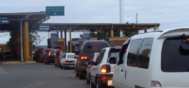 Caos en puente Roque González frustra boda