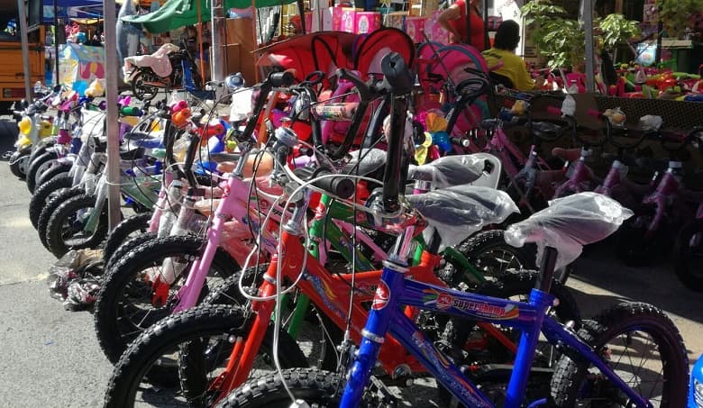 Intenso movimiento comercial por el Día de Reyes