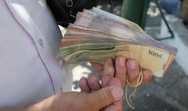 Exigen 30% de aumento del salario mínimo tras incremento del gasoil