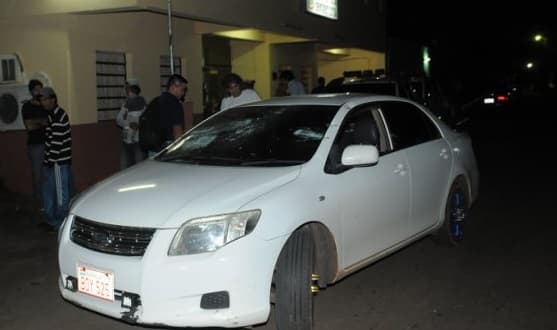 Barras de Luqueño apedrearon rodado con ocupantes en su interior