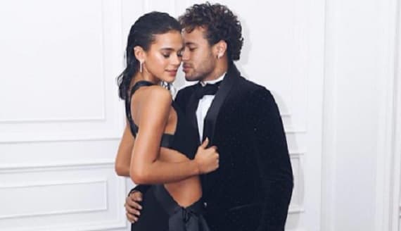 Novia de Neymar luce diminuto traje de carnaval