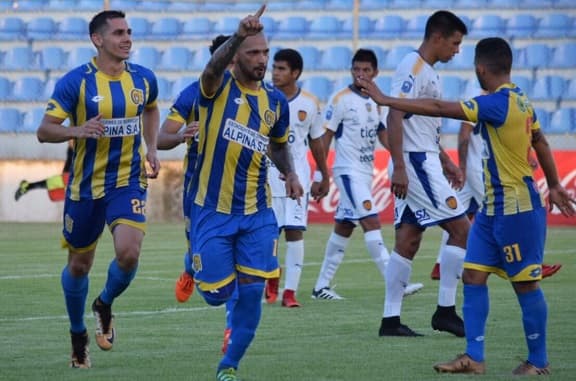 Con un hecho insólito, Capiatá goleó a Luqueño