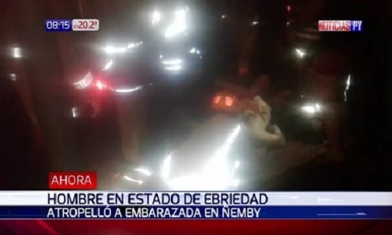Ebrio atropella a embarazada y a su esposo