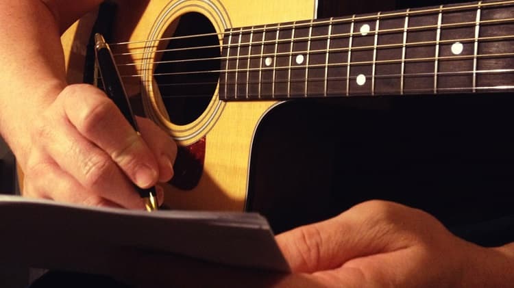 Presentan concurso de canciones de amor