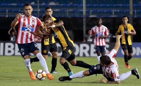 Junior lo hizo de nuevo: Ahora eliminó a Guaraní