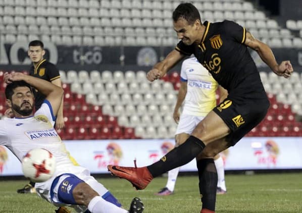 Guaraní derrota a Capiatá y se acerca a la punta