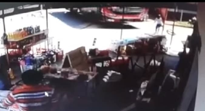 Joven es arrollada por ómnibus