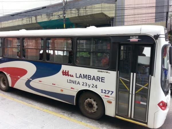 Llamó al 911 porque chofer no la dejaba bajar de bus