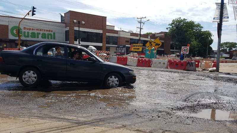 Ahora culpan a la lluvia por fiasco del Metrobús