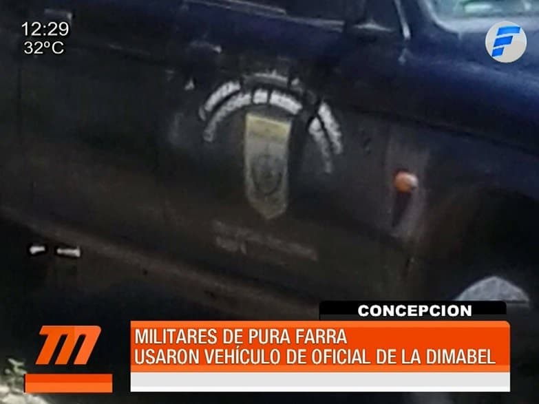 Militares veranean con vehículo del Estado