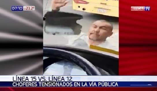 Cruce entre choferes de buses en plena avenida