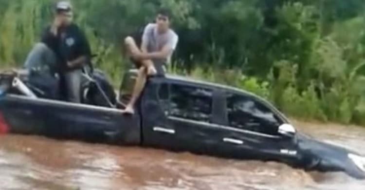 Atrapados en Río Ypané lograron estar a salvo luego de horas