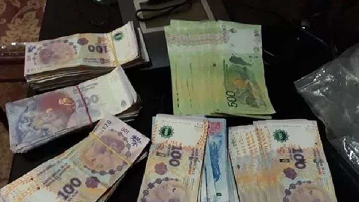 Mujer robó dinero a su pareja y huyó con amante