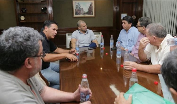 Acuerdo con Junta suspende movilización de taxistas