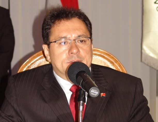 Reconocen que González Daher perjudica lista de colorados