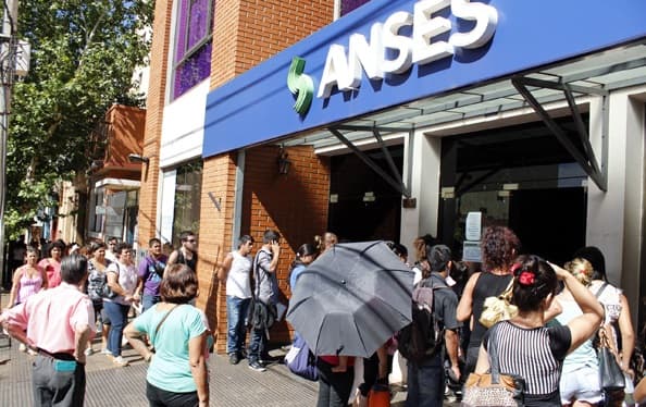 Argentina endurece medidas y deja sin jubilación a miles de paraguayos