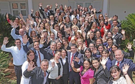 Profesionales podrán postularse a becas desde el viernes