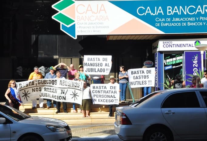 Jubilados bancarios esperan claridad con proceso judicial