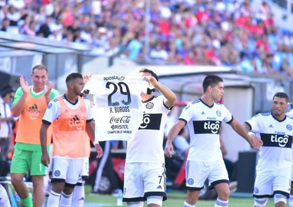 Camacho festejó con muestra de apoyo a Burgos