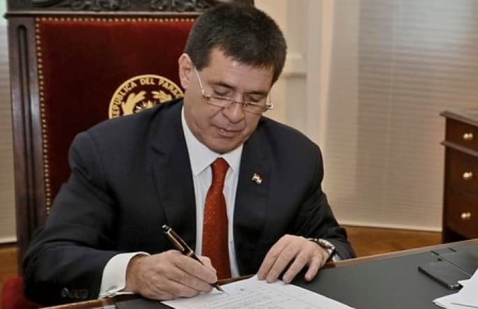 Cartes veta ley de “autoblindaje”