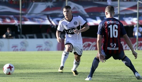 Olimpia reina en el clásico y se aleja en la punta