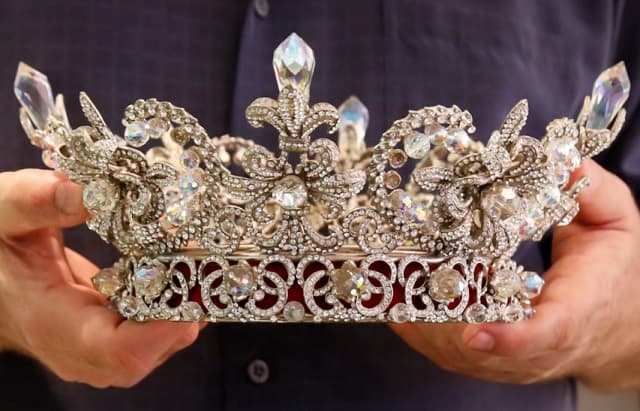 Suspenden concurso de belleza por prostitución