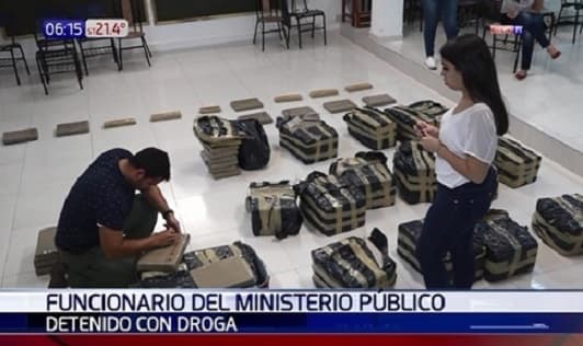 Funcionario de Fiscalía cae con marihuana