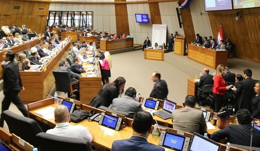 Diputados modifican proyecto de impuesto al tabaco