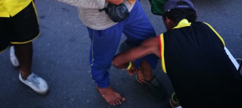 Noble gesto de hinchas ecuatorianos en Luque