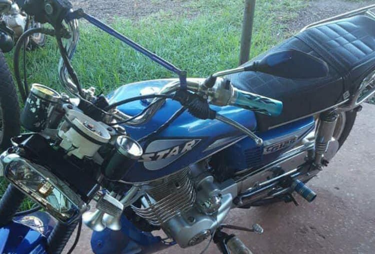 Motociclista adolescente arrolla a niña