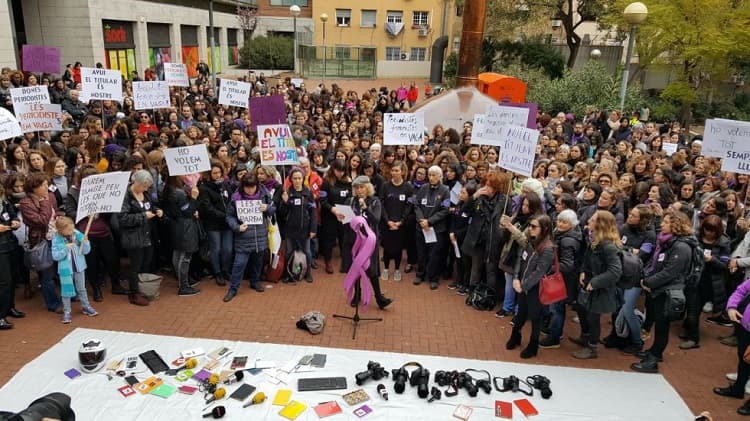 Medios españoles se quedan sin conductoras por el 8M