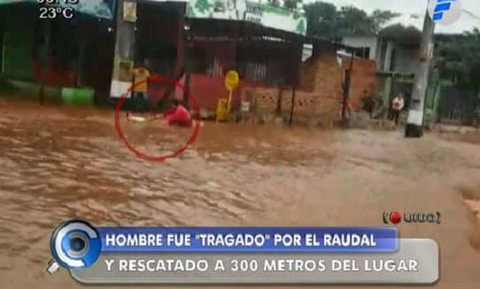 Hombre arrastrado por raudal se encuentra grave