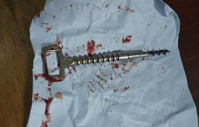 Asesinan a joven con un sacacorchos