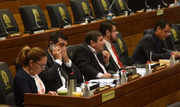 Senadores aprueban elevar requisitos para pérdida de investidura