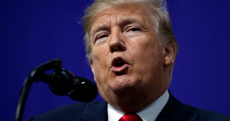 Firma de la campaña de Trump robó datos de Facebook y fue suspendida