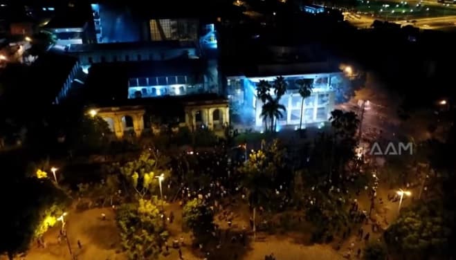 “Democracia en llamas”, el documental de AAM