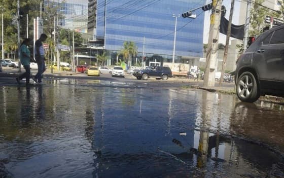 Cloaca causa estragos en zona top de Asunción