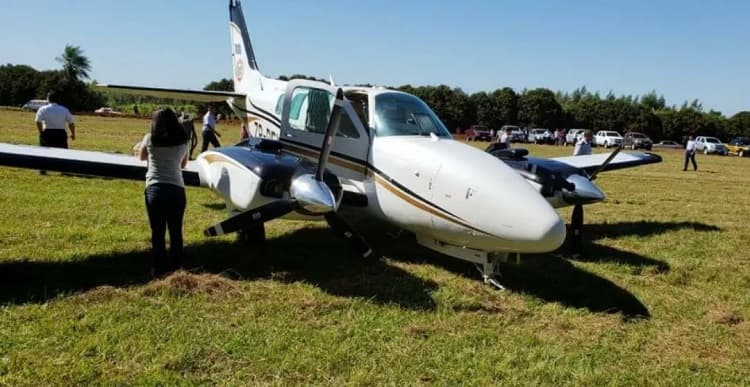 Perro causa accidente de avión de Wasmosy