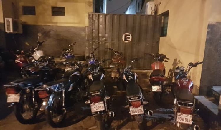 Capturan a jóvenes en carreras clandestinas