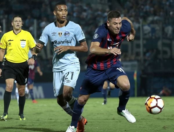 Cerro no puede con Gremio pero sigue en la punta