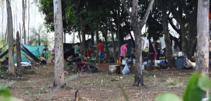 Familias abandonan el Cuartel de la Victoria