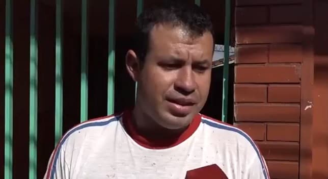 Devolvió dinero que encontró en colchón obsequiado