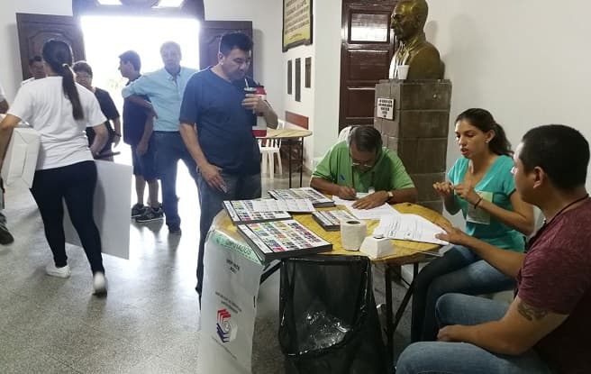 Votación está en marcha